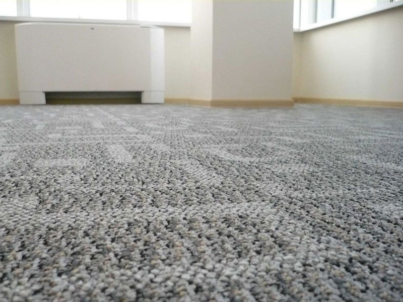 Как утеплить пол с помощью ковра